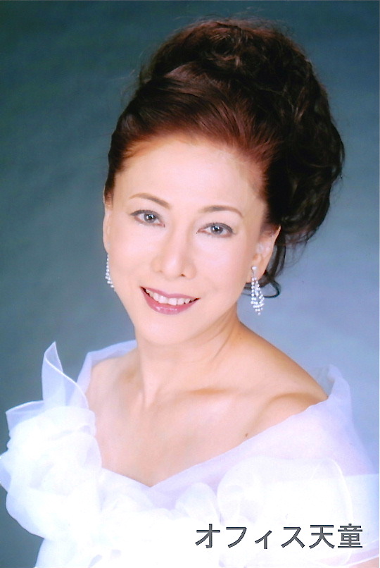 俳優草笛雅子KusabueMasakoオフィス天童所属